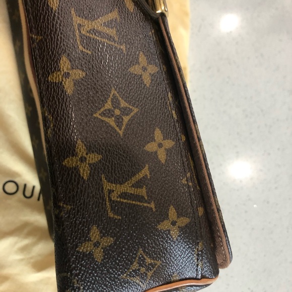 Louis Vuitton - Abesses Messenger Bag - Picture 9 of 16